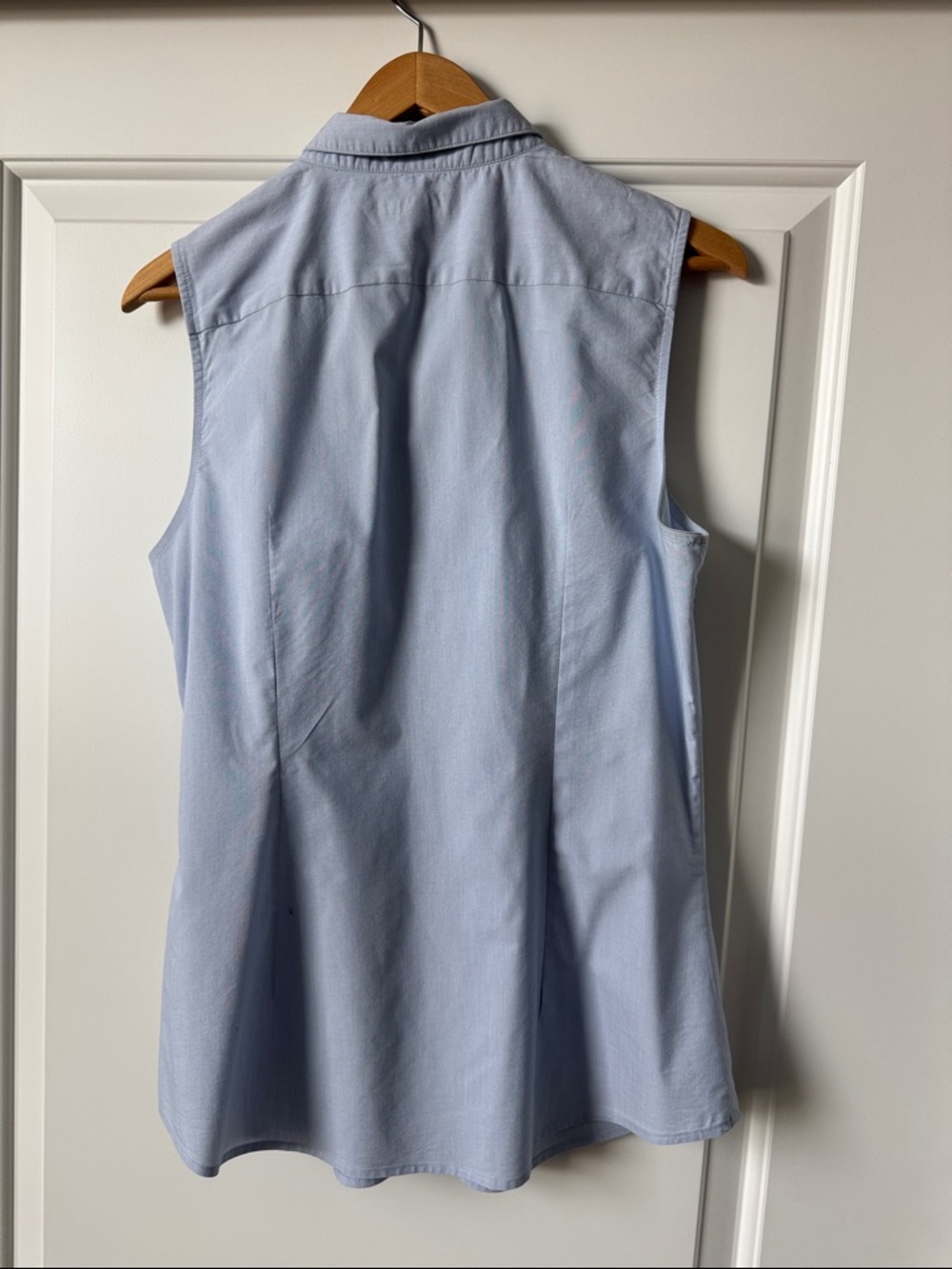 Banana Republic Light Blue Sleeveless Pintuck Button-Up Top - Picture 3 of 3